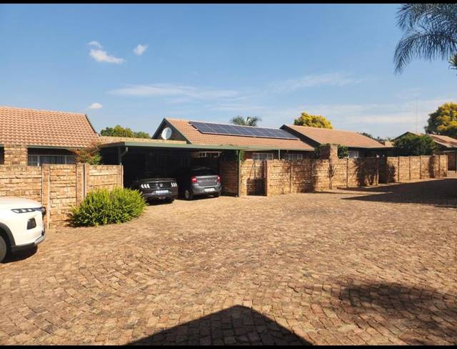 2 BEDROOM TOWNHOUSE FOR SALE IN HIGHVELD